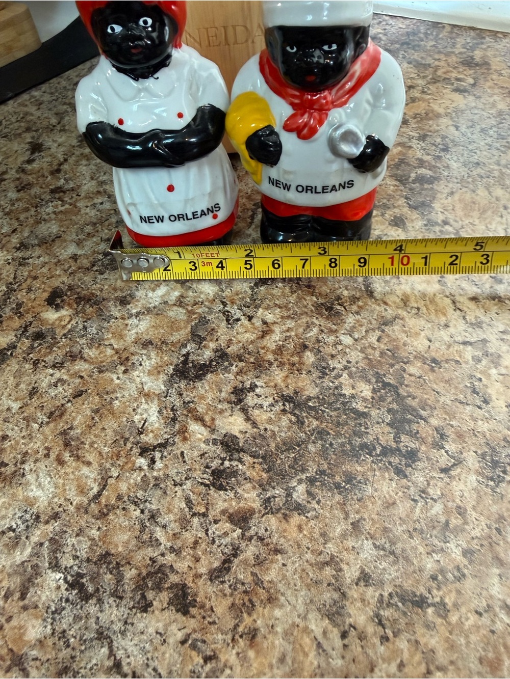 Vintage souvenir, salt and pepper shakers 1993 - Picture 13 of 13